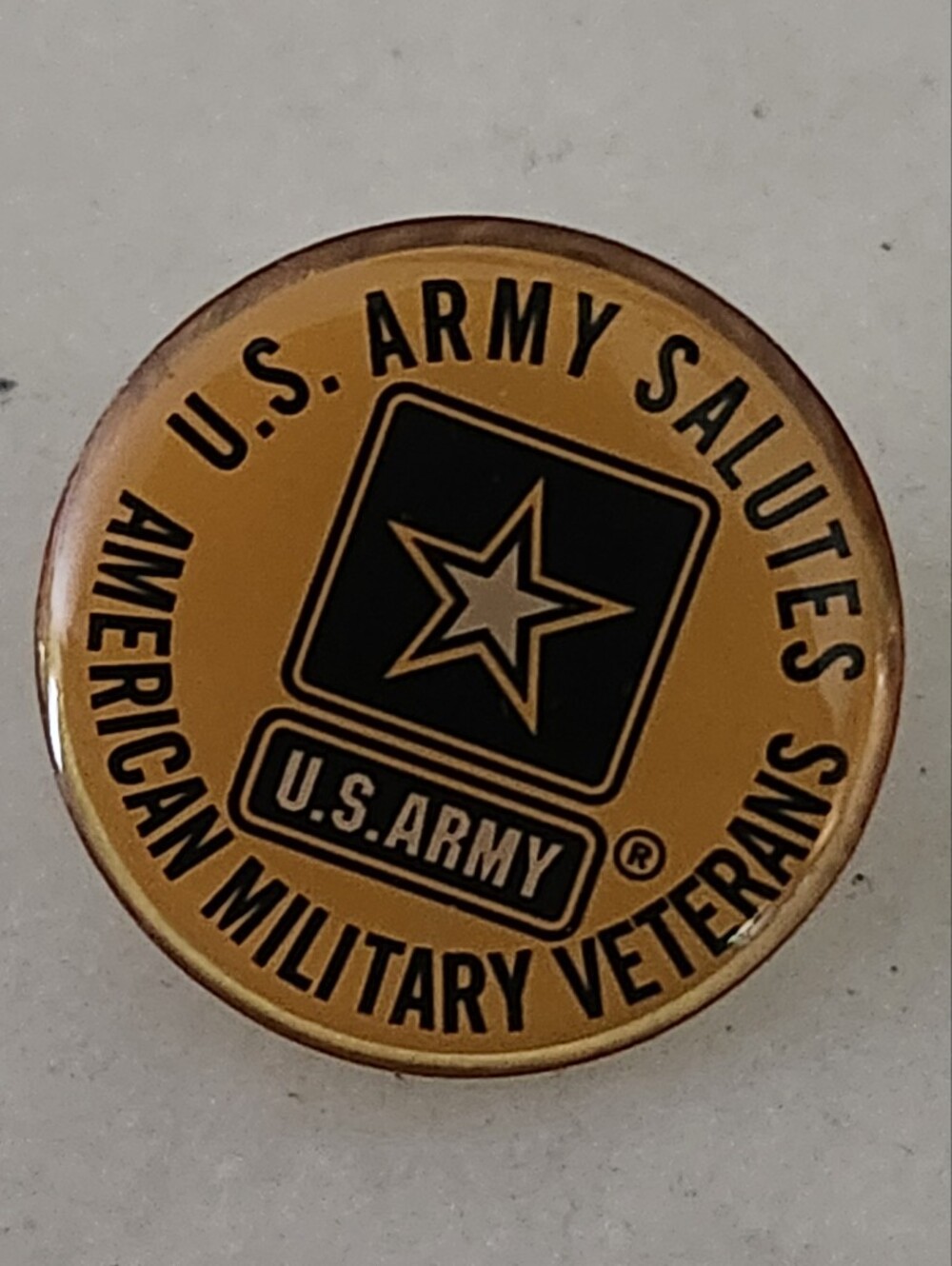 Vtg U.S. Army Salutes American Military Veterans Pin - Yellow & Black